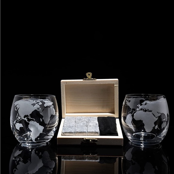 Globe Decanter w/two glasses. - Picture 2 of 5
